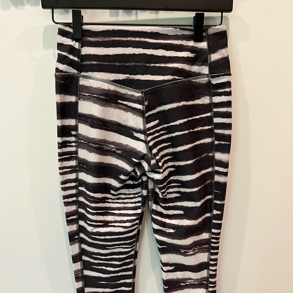 Nike DriFit Leggings - Black/White/Gray - X SMALL - Picture 2 of 3